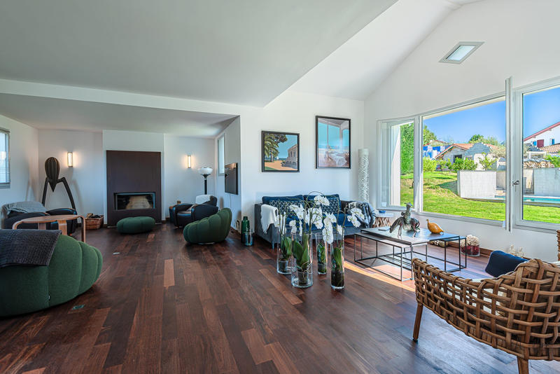 Maison - 346 m² - 6 pièces