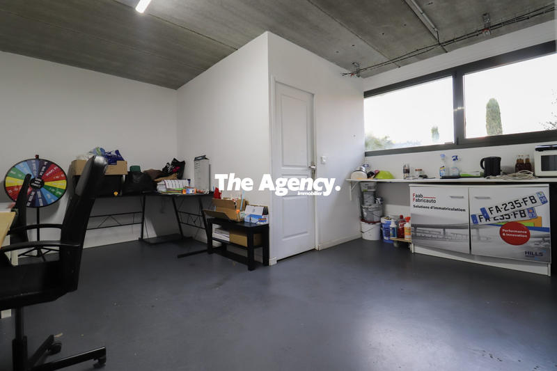 Fonds de commerce - Local commercial - 824 m²