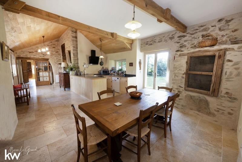 Corps de ferme - 251 m² - 11 pièces