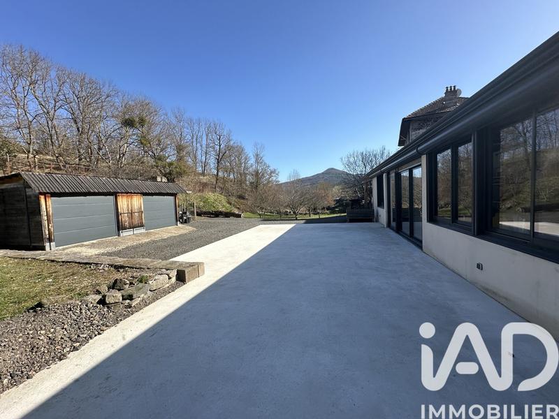 Maison - 234 m² - 8 pièces