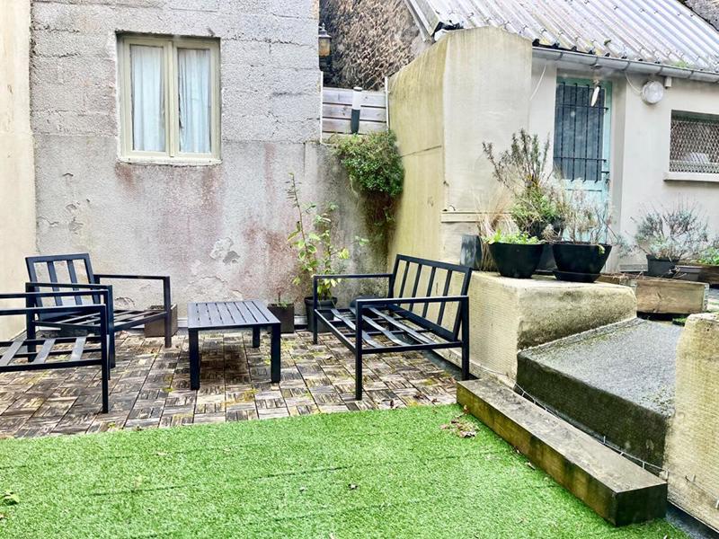 Maison - 230 m² - 13 pièces