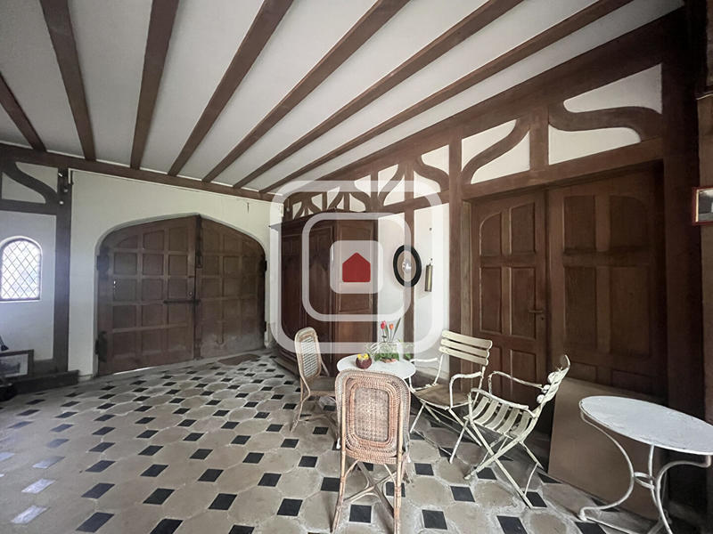 Maison - 405 m² - 10 pièces