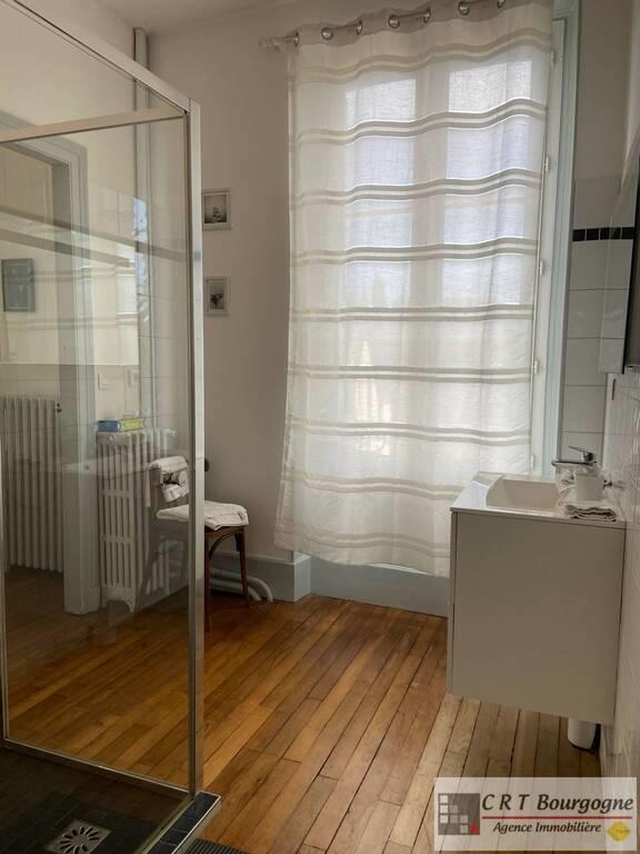 Maison - 250 m² - 7 pièces