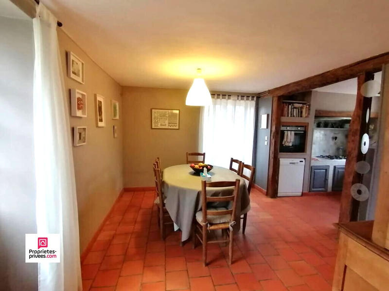 Maison - 220 m² - 6 pièces