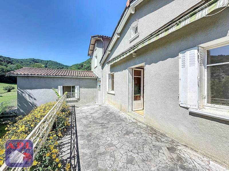 Maison - 230 m² - 6 pièces