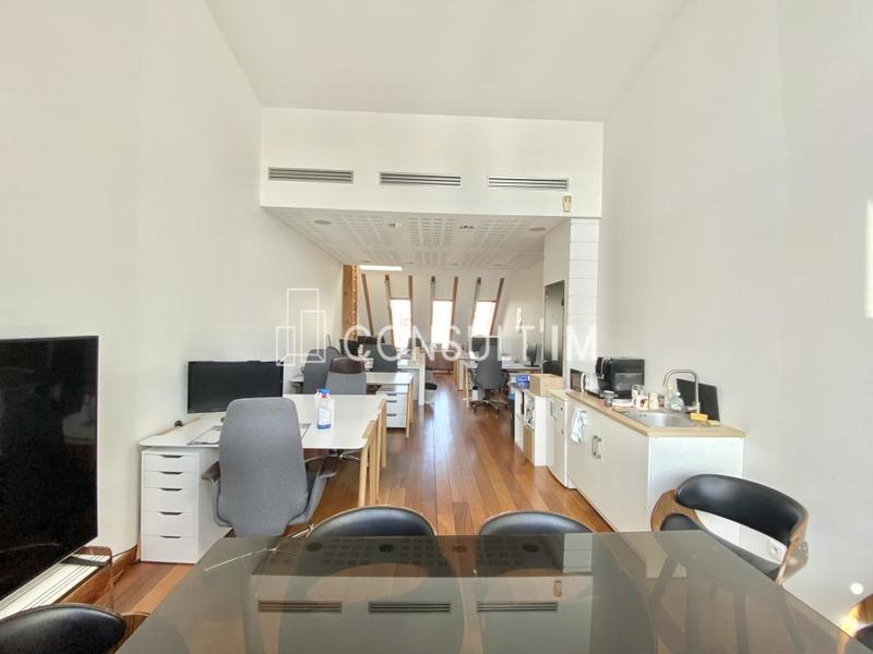 Bureau - 61 m² - 1 pièce