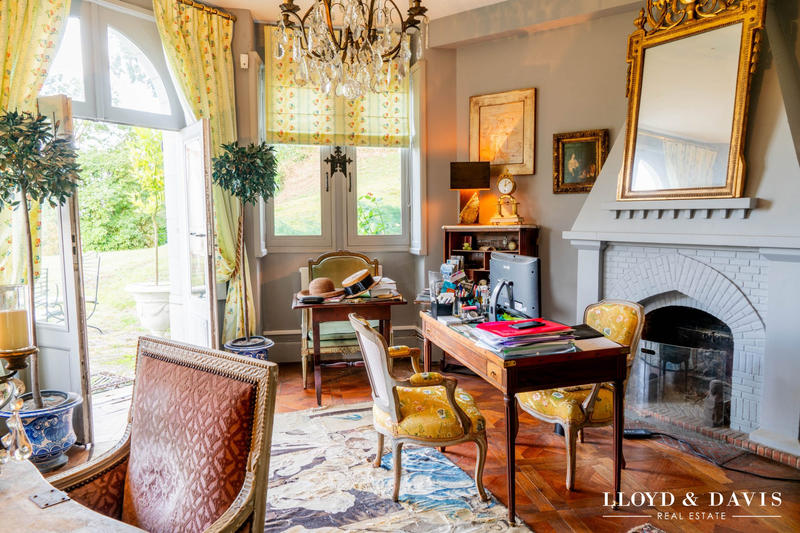 Viager - Manoir - 355 m² - 16 pièces