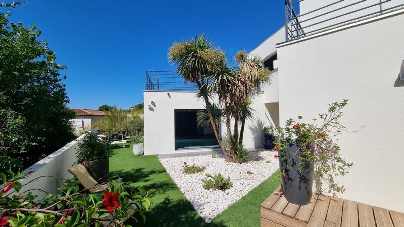 Maison - 239 m² - 4 pièces