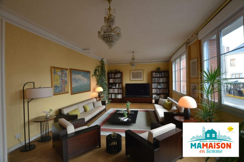 Maison traditionnelle - 230 m² - 6 pièces