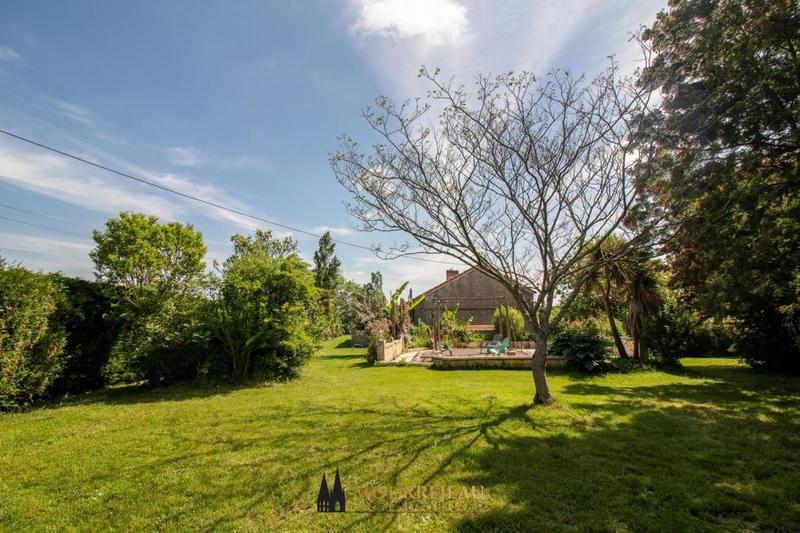 Maison - 300 m² - 9 pièces