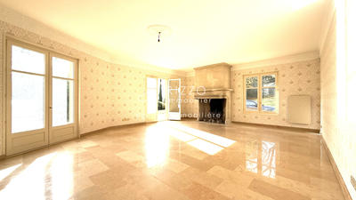 Maison - 450 m² - 20 pièces