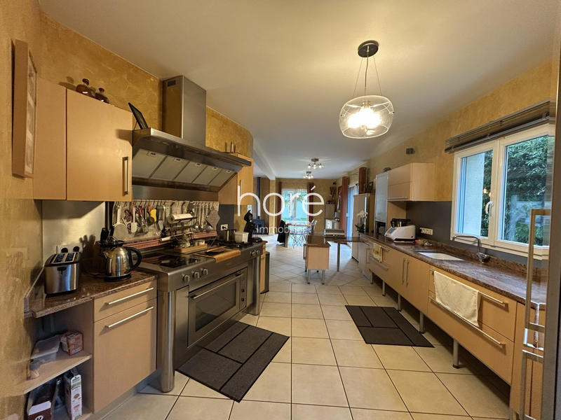 Maison - 236 m² - 6 pièces