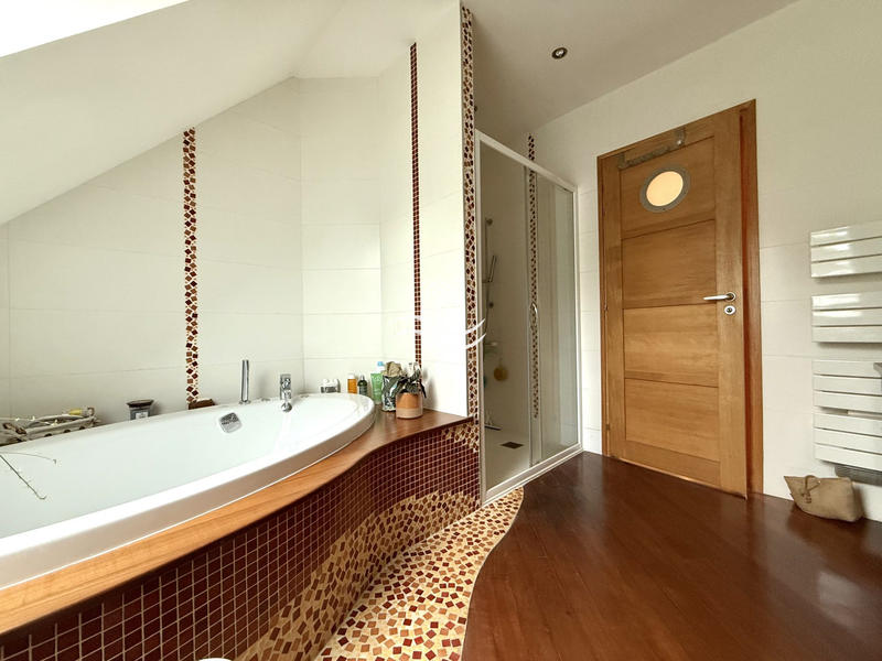 Maison - 215 m² - 6 pièces