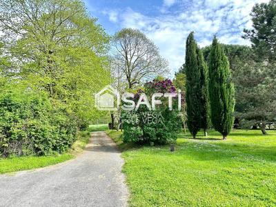 Maison - 225 m² - 6 pièces