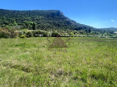 Terrain constructible - 1 834 m²