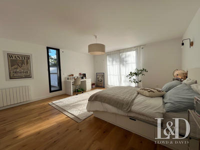 Maison - 400 m² - 12 pièces