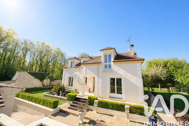 Maison - 258 m² - 8 pièces