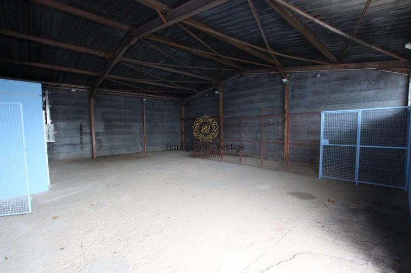 Local d'activité / Entrepôt - 143 m²