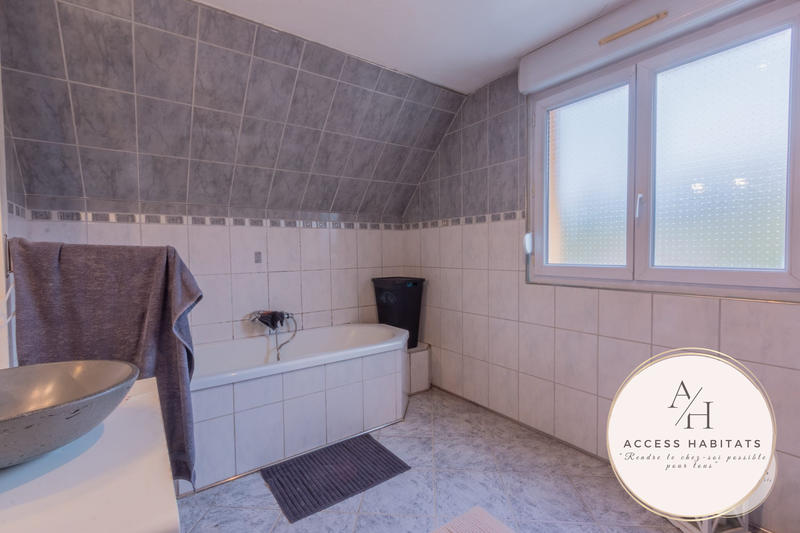 Maison - 219 m² - 8 pièces