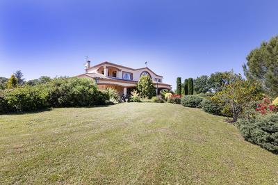 Maison - 397 m² - 8 pièces