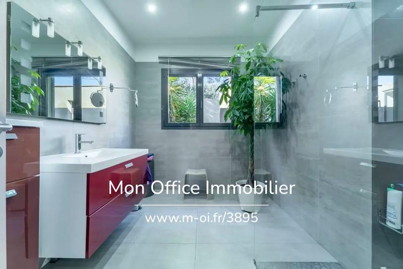 Maison - 212 m² - 7 pièces
