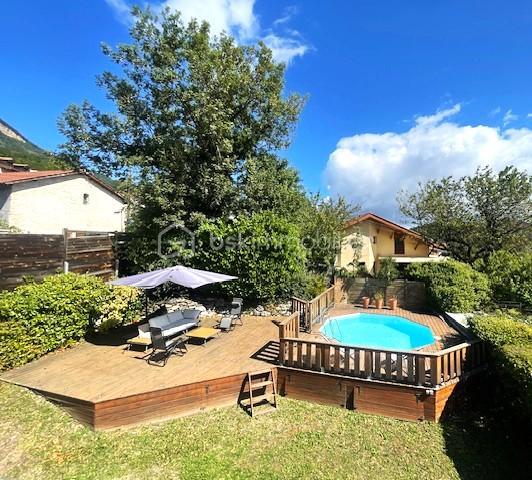 Maison - 140 m² - 5 pièces