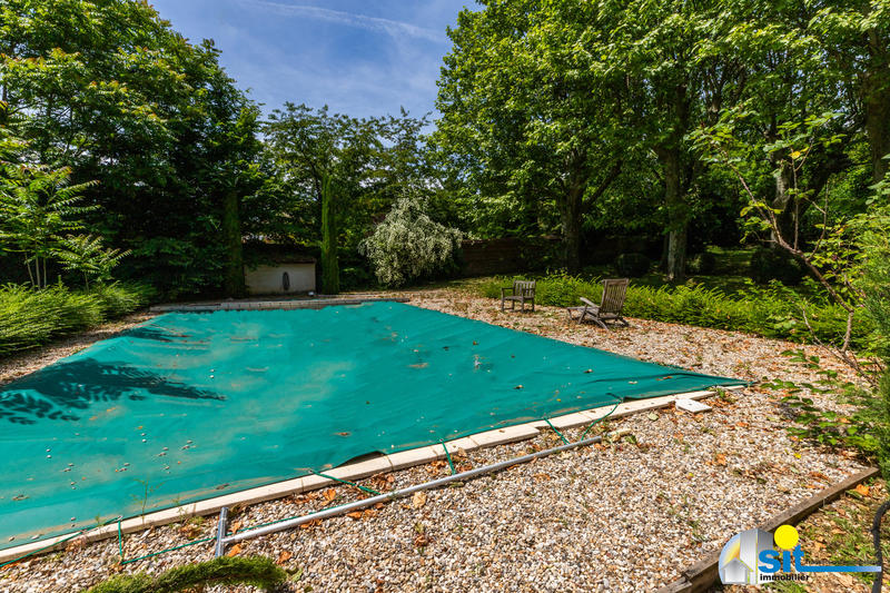 Propriété - 320 m² - 12 pièces