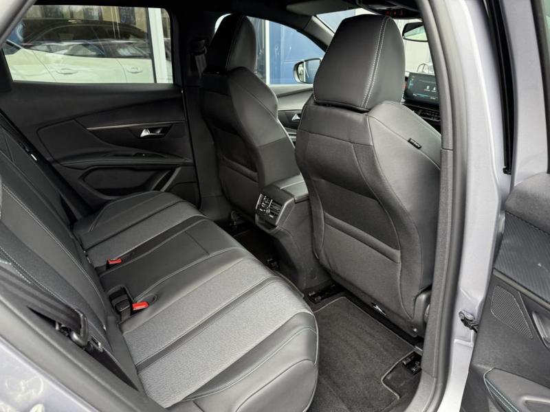 Peugeot 3008 II 1.6 Hybrid 225 E-Eat8 Allure Pack