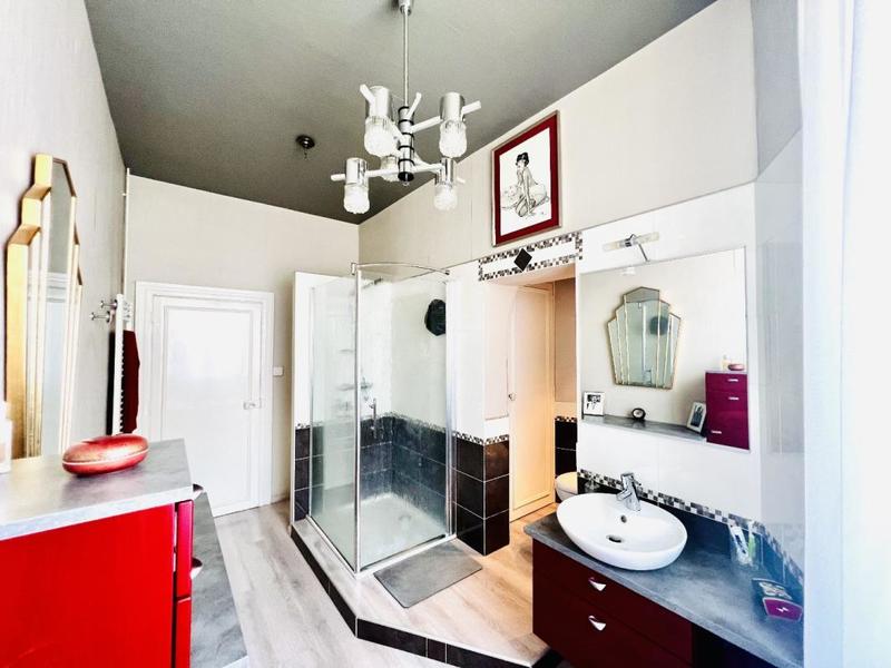 Maison - 305 m² - 8 pièces