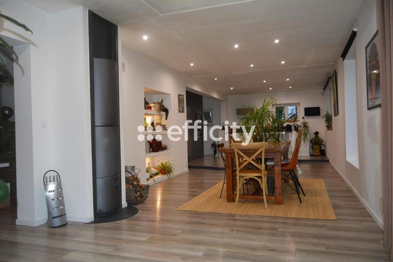 Maison - 210 m² - 8 pièces