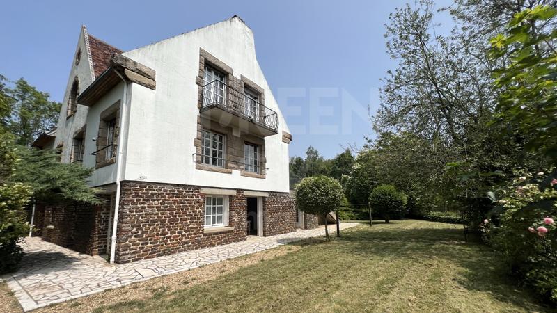 Propriété - 250 m² - 10 pièces