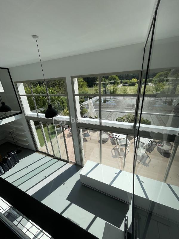 Local commercial - 250 m² - 8 pièces