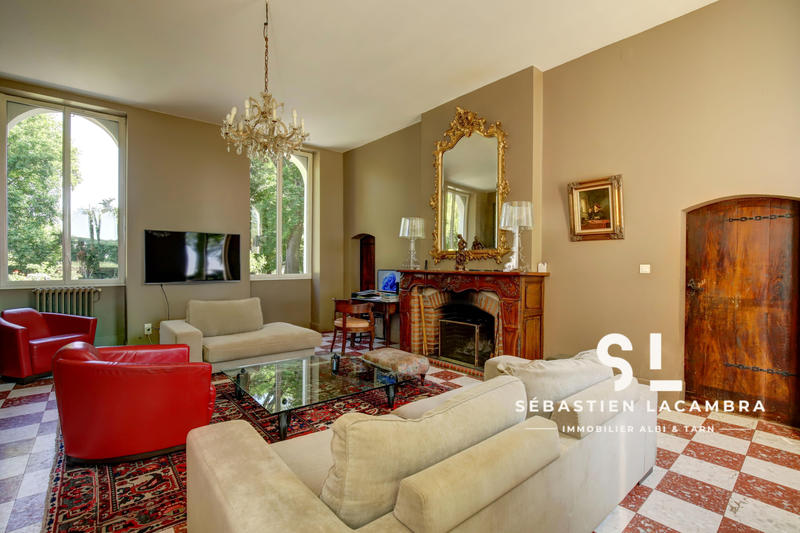 Propriété - 374 m² - 10 pièces