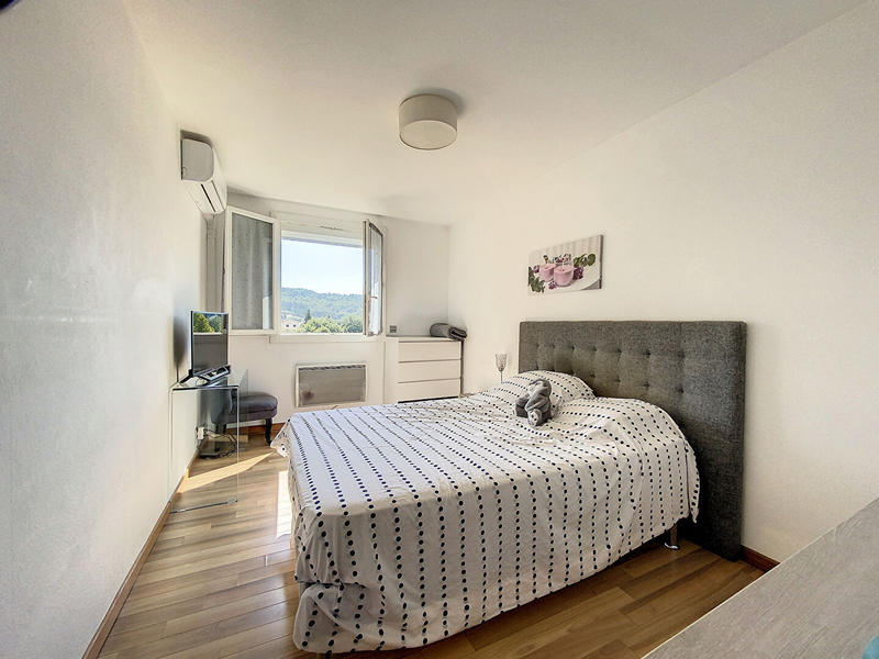 Appartement - 97 m² - 5 pièces