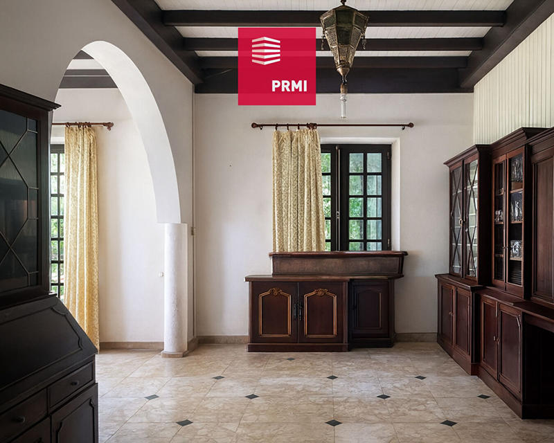 Maison - 250 m² - 6 pièces