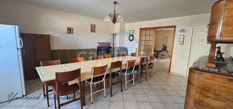 Maison - 244 m² - 9 pièces
