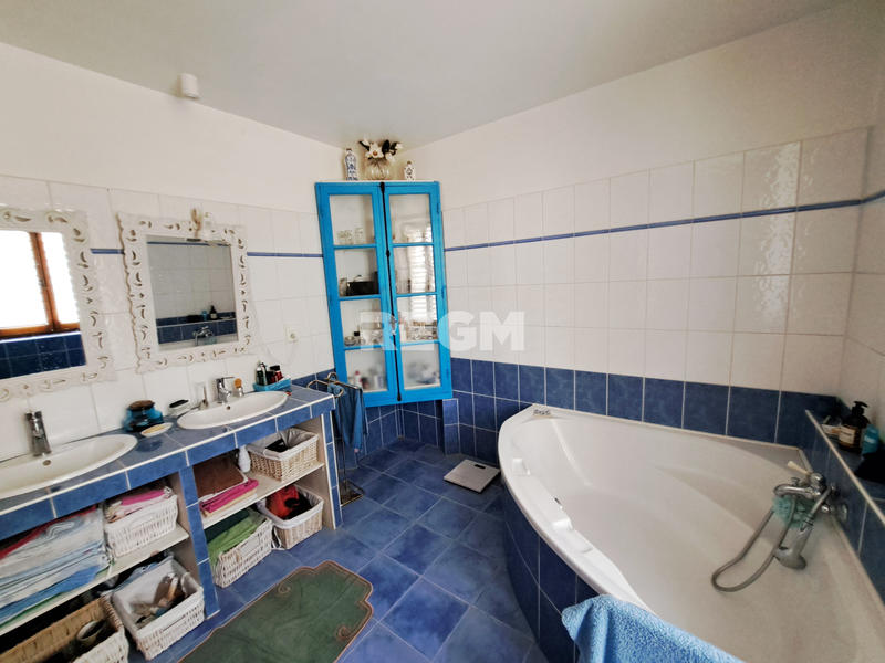 Maison - 264 m² - 9 pièces