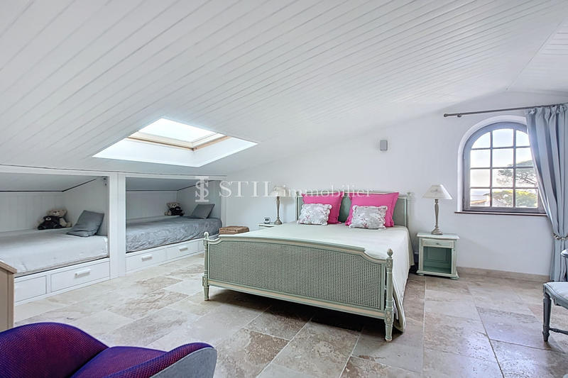 Villa - 270 m² - 6 pièces