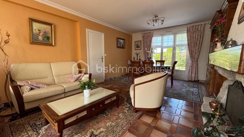 Maison traditionnelle - 136 m² - 8 pièces