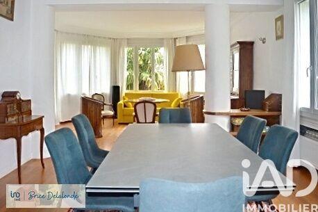 Maison - 220 m² - 9 pièces