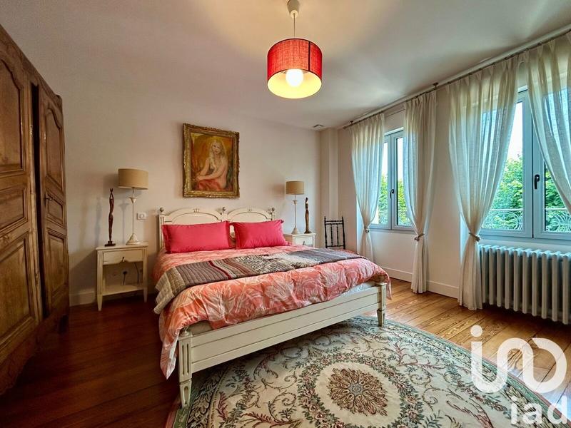 Maison - 245 m² - 9 pièces