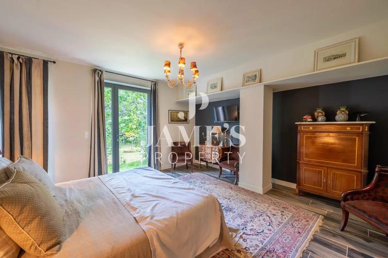 Maison - 560 m² - 14 pièces