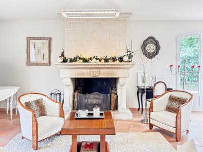 Maison - 250 m² - 7 pièces