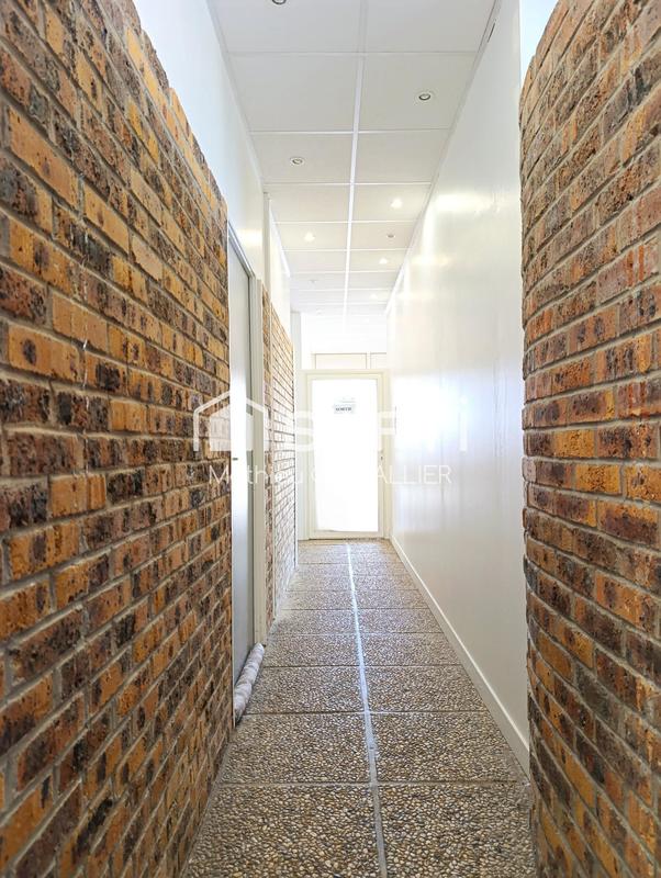 Local commercial - 275 m² - 8 pièces