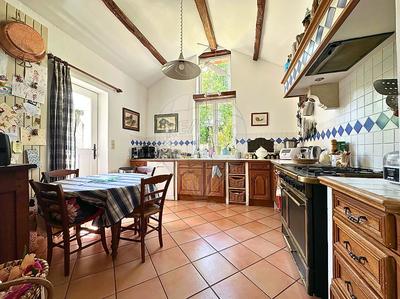 Maison en pierre - 226 m² - 9 pièces