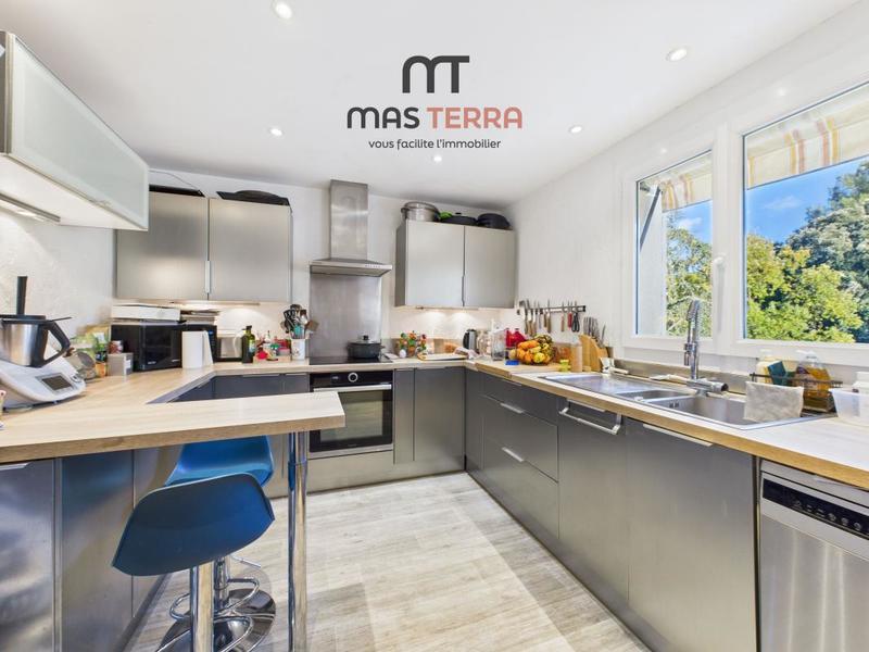 Maison - 230 m² - 6 pièces