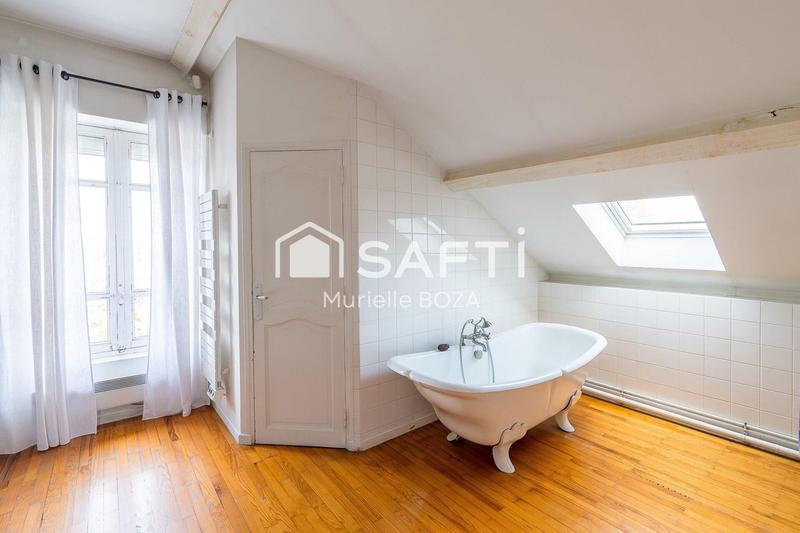 Maison - 750 m² - 11 pièces