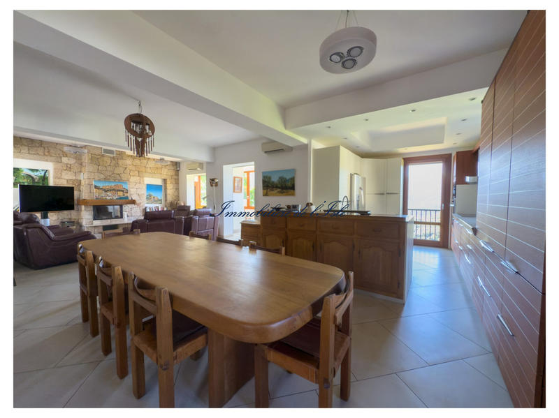 Maison - 327 m² - 11 pièces