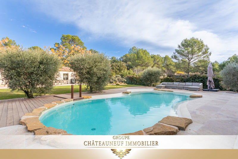 Maison - 280 m² - 4 pièces