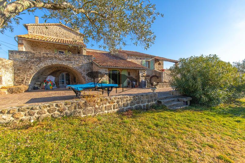 Maison - 286 m² - 9 pièces